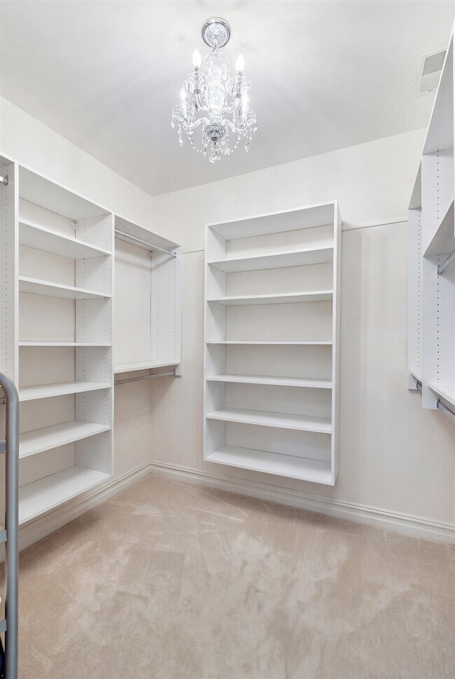 Building Photo - 36 Regency Pl