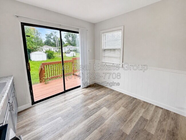 Building Photo - 830 Loekes Dr