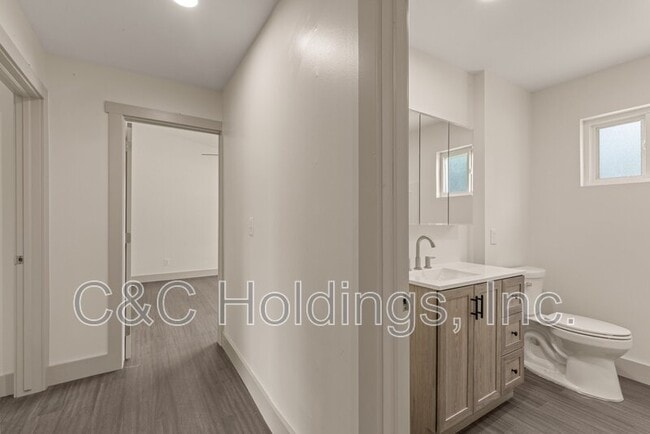 Building Photo - 4541 E 32nd Pl
