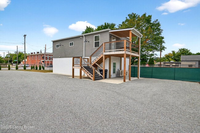 Building Photo - 1529 W Market St