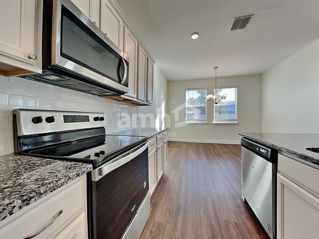 Building Photo - 921 Walden Pond Dr