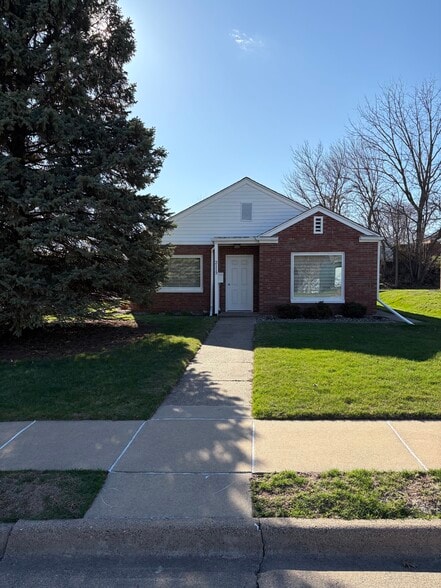 Building Photo - 2113 Broadlawn Rd