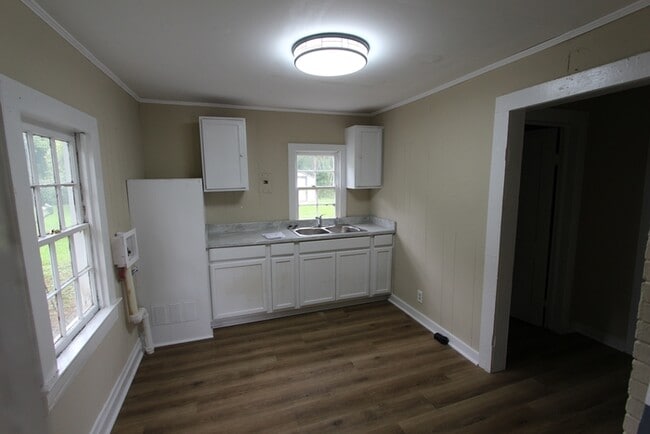 Building Photo - 247 Bynum Ave