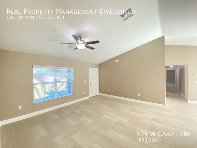 Building Photo - 404 W Cara Ln