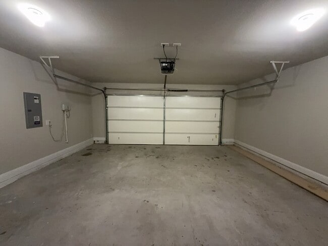Building Photo - 612 Amenduni Ln