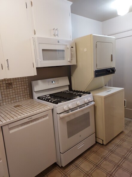 Kitchen 3 - 4828 E 19th Ave