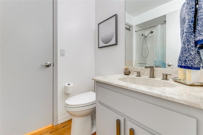 Building Photo - 315 Sweet Bay Ave