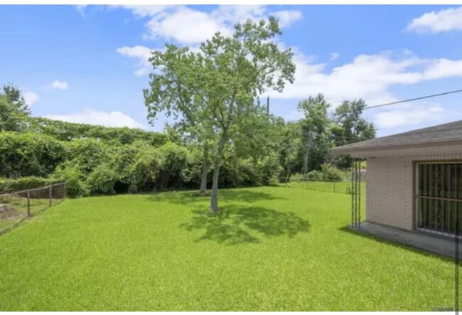 Building Photo - 1220 Silverwood Dr