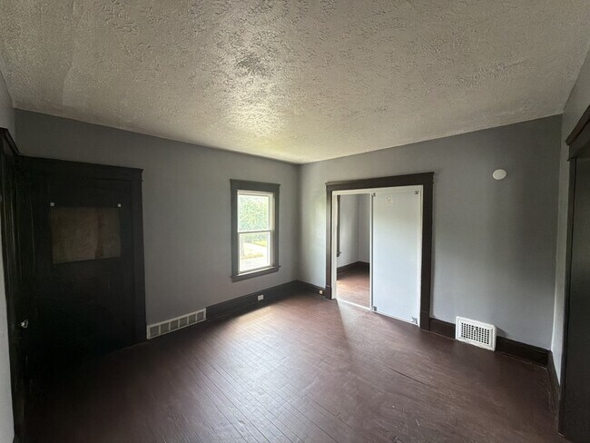 Building Photo - 3552 E 138th St
