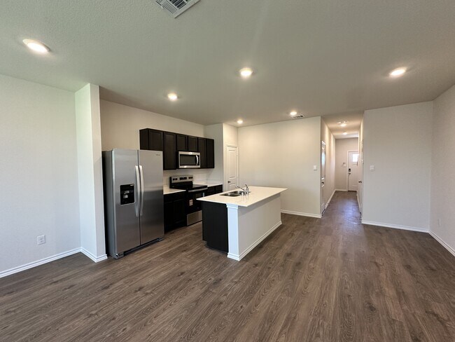 Building Photo - 634 White Ash Dr