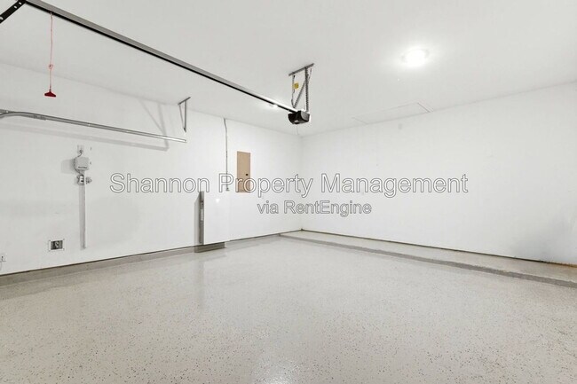 Building Photo - 3057 Pensacola Dr