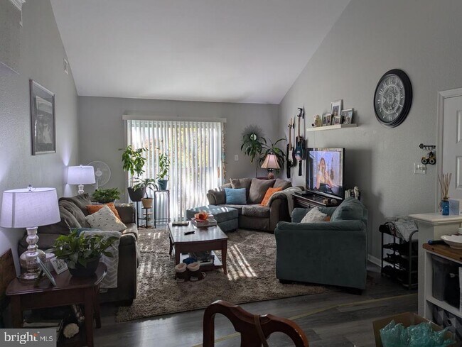 Primary Photo - 1136 Tristram Cir