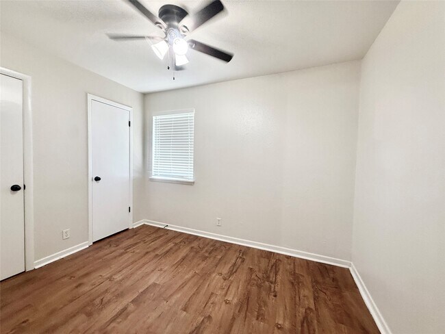 Building Photo - 941 S Walker St