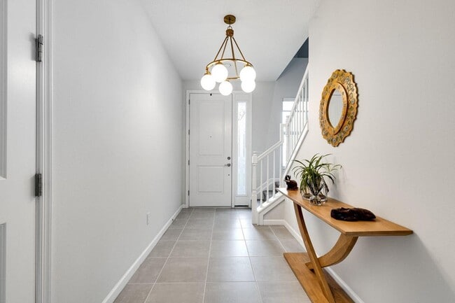 Building Photo - 16330 Oakview Dr