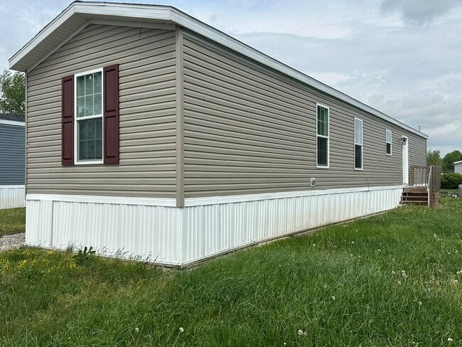 Building Photo - 19 Highlander Ave
