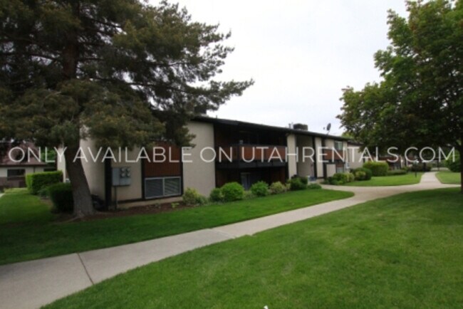 Building Photo - 258 W Garden Park