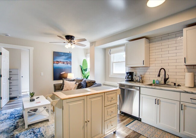 Building Photo - 156 Rodney Ct