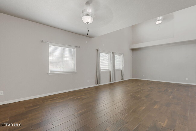 Building Photo - 363 Duskwood St