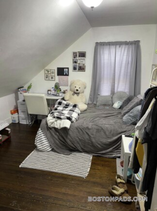 Building Photo - 42 Hillside St