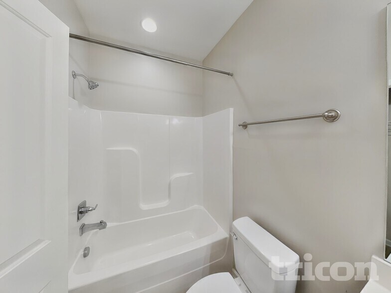 Building Photo - 133 Hickory Station Ln