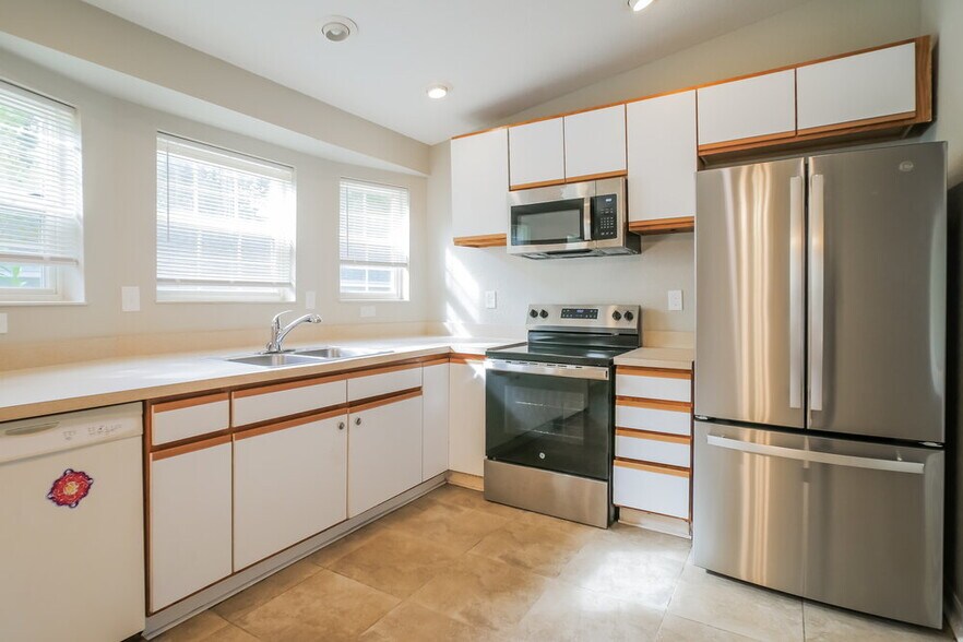 Building Photo - 1357 Mattie St