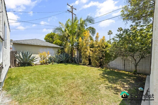 Building Photo - 3 + 2 Charming Rental Home in Windsor Hill...