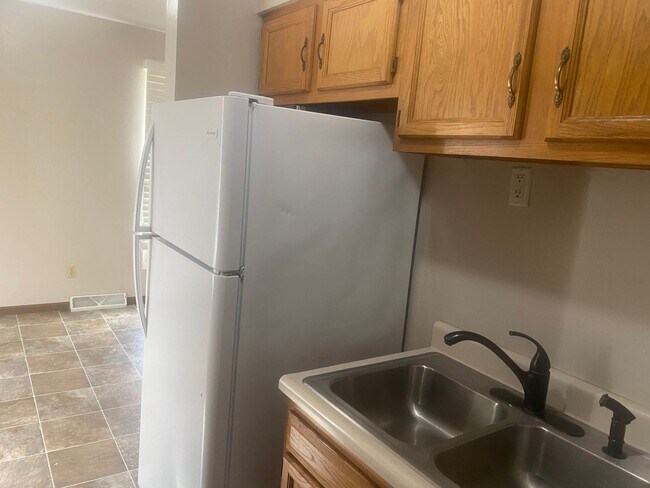 Building Photo - 612 E Madison St