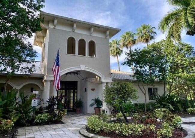 Building Photo - 500 Crestwood Ct S