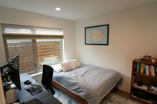 Building Photo - Bright Ballard Townhome – 2BR/2BA, 1,270 s...