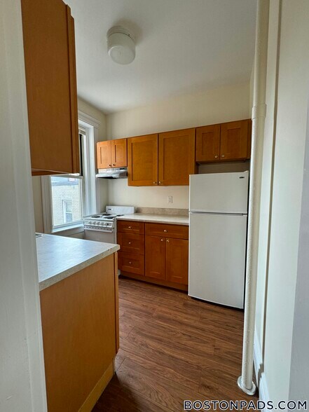 Building Photo - 31 Park Dr