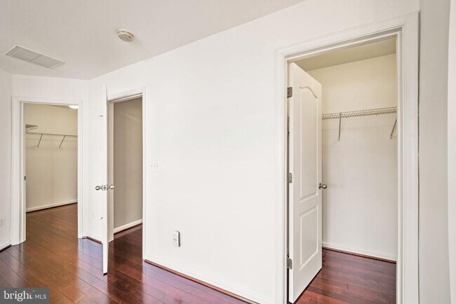 Building Photo - 43656 Chicacoon Creek Square