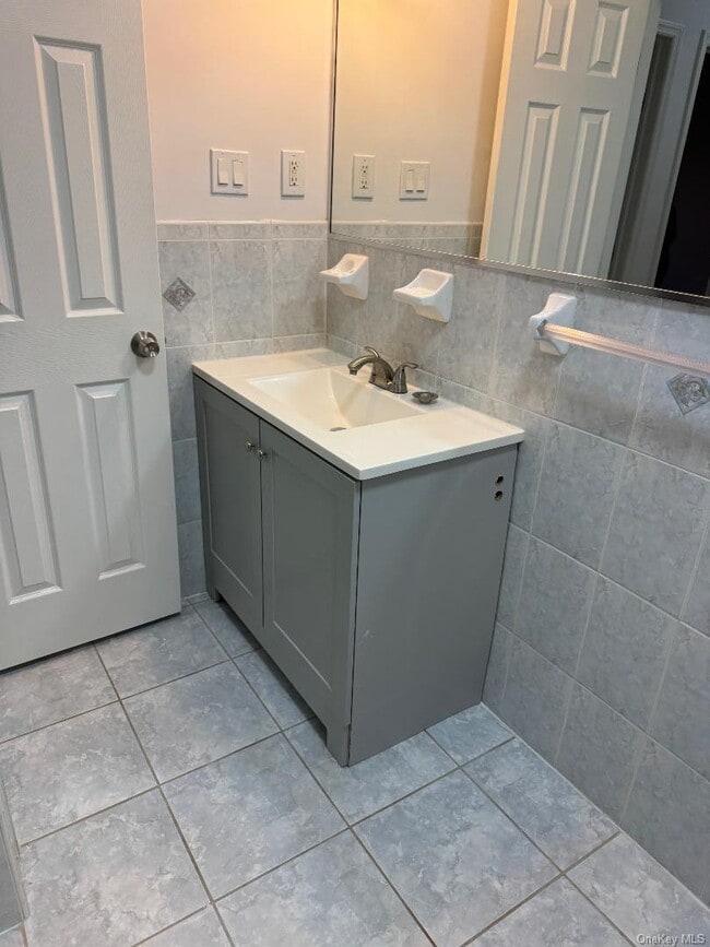 Building Photo - 442 Sapphire St