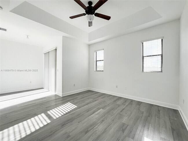 Building Photo - 639 NE 33rd Terrace