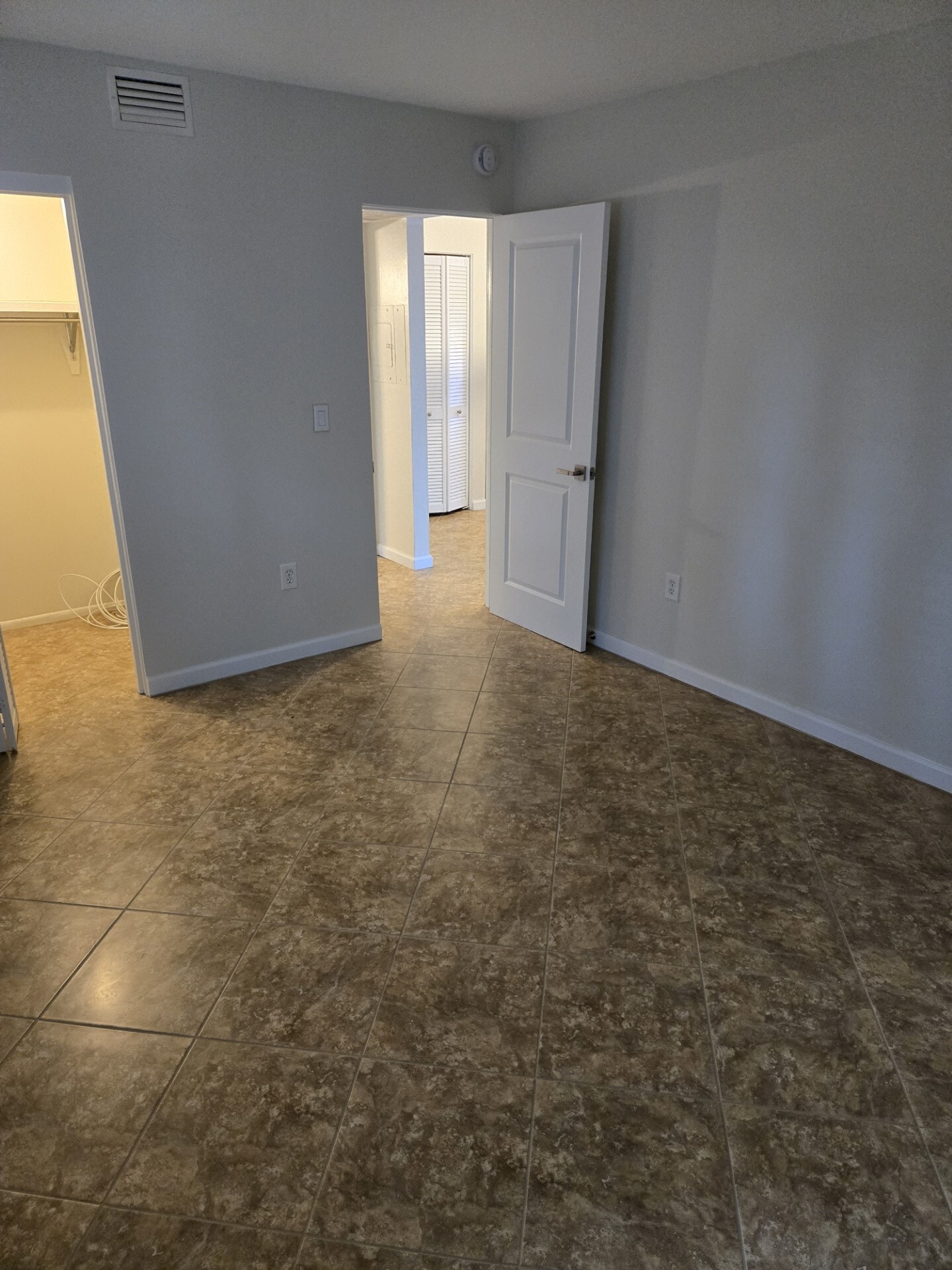 Building Photo - 2304 Ringling Blvd