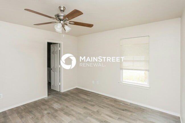 Building Photo - 3 Bedroom Pet-Friendly Home in Dallas, TX with Main Street Renewal