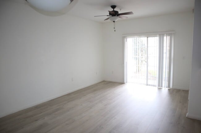 Building Photo - 8226 Green Parrot Rd