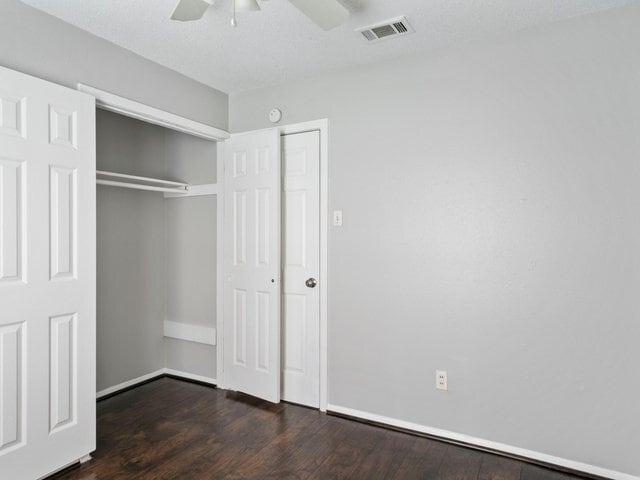 Building Photo - 830 E Linda Dr