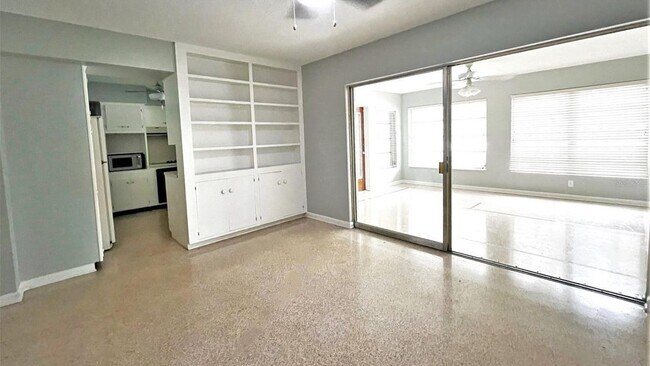 Building Photo - 1001 Brookside Dr