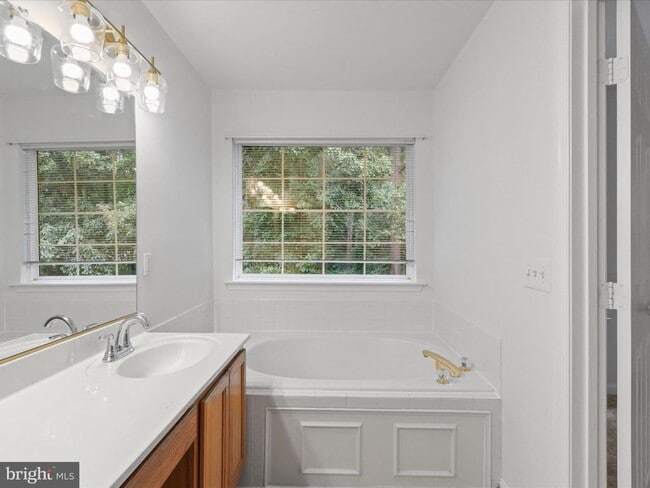 Building Photo - 7700 Shadowcreek Terrace