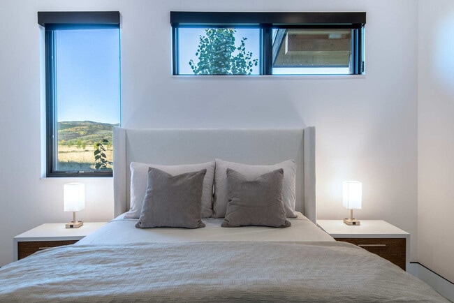 Building Photo - 779 Lucia Ln