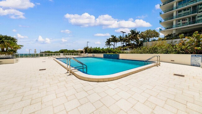 Building Photo - 6917 Collins Ave