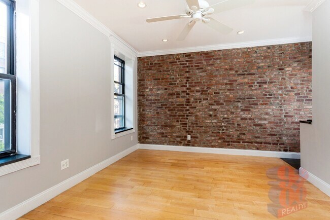 Building Photo - 340 E 18th St