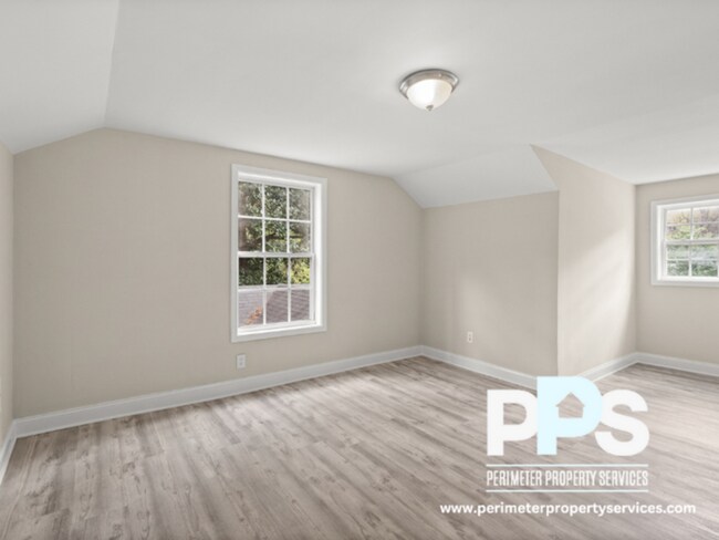 Building Photo - 1527 Mayflower Ave SW