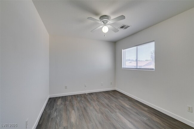 Building Photo - 210 Lynbrook St