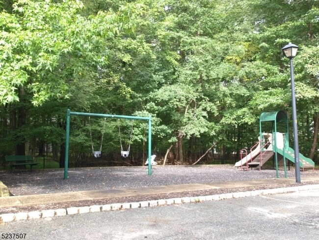 Building Photo - 5007 Tudor Dr