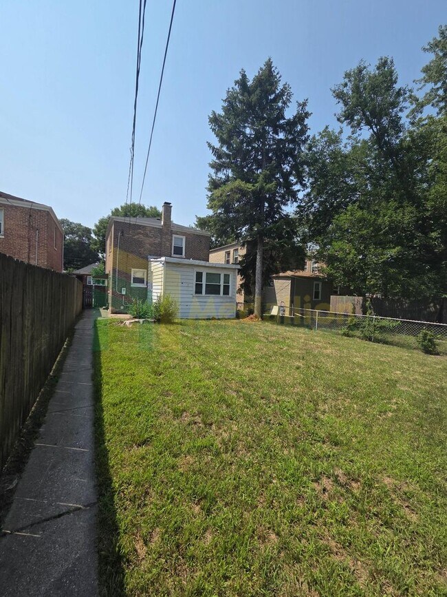 Building Photo - Charming 4BR Home with Spacious Layout, Modern Upgrades & Prime Location!