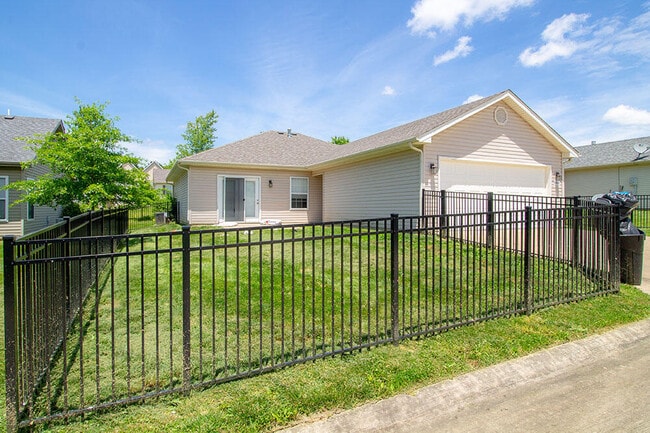 Building Photo - 1910 Harmony St