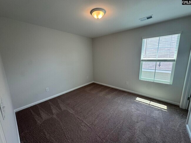 Building Photo - 3042 Hallsdale Dr
