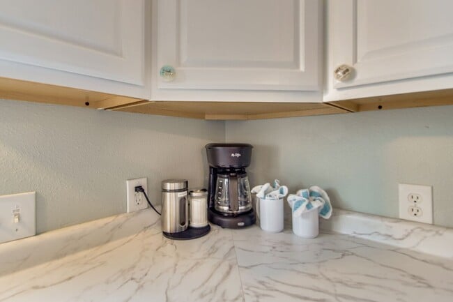 Building Photo - 5499 Medina Rd