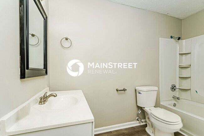 Building Photo - 3 Bedroom Pet-Friendly Home in Louisville, KY with Main Street Renewal